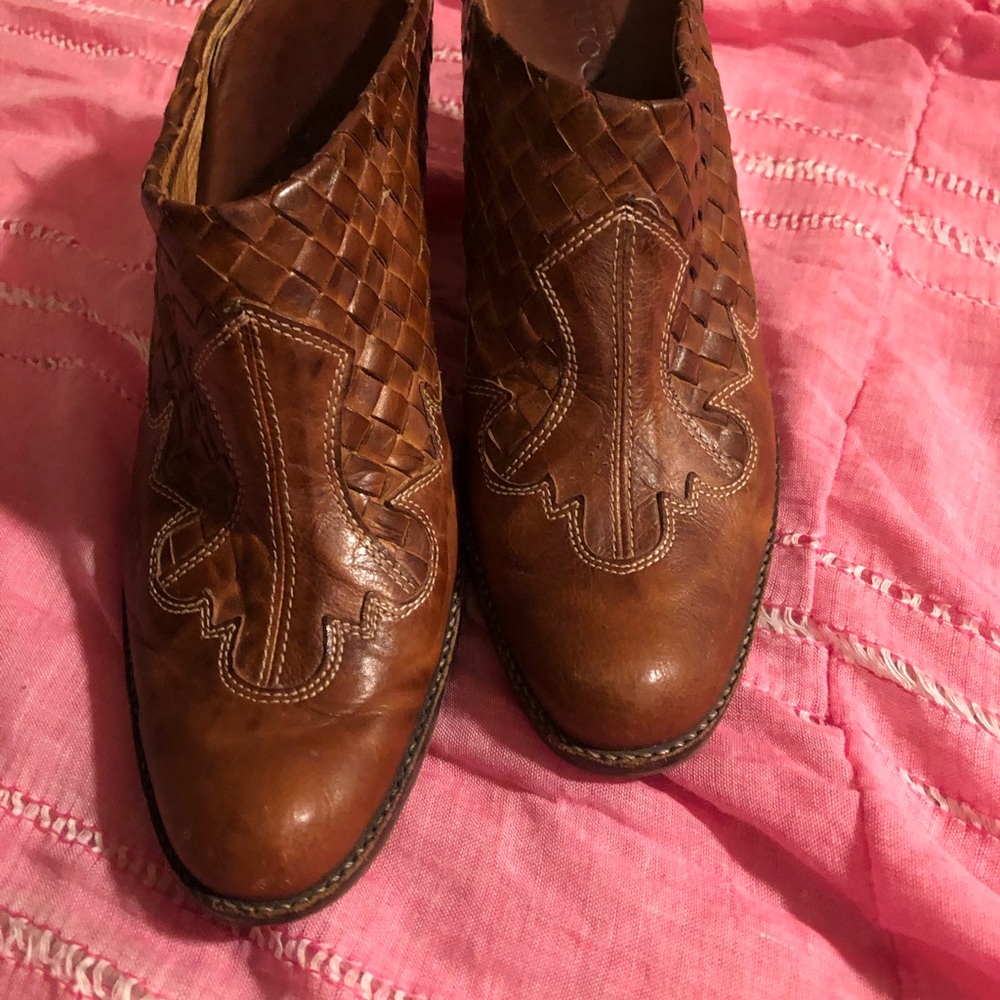 Beautiful brown slip on Meucci leather heels.